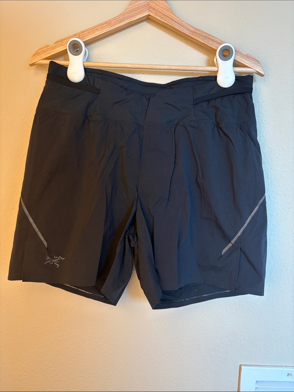 Arc'Teryx Men's Black Motus Shorts